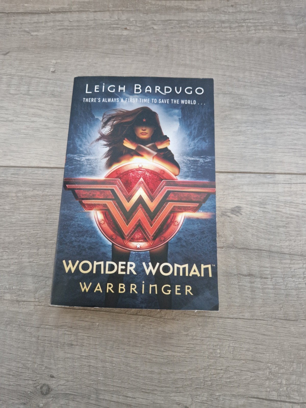 Boek engels leigh bardugo wonder woman warbringer, Ophalen of Verzenden, Zo goed als nieuw