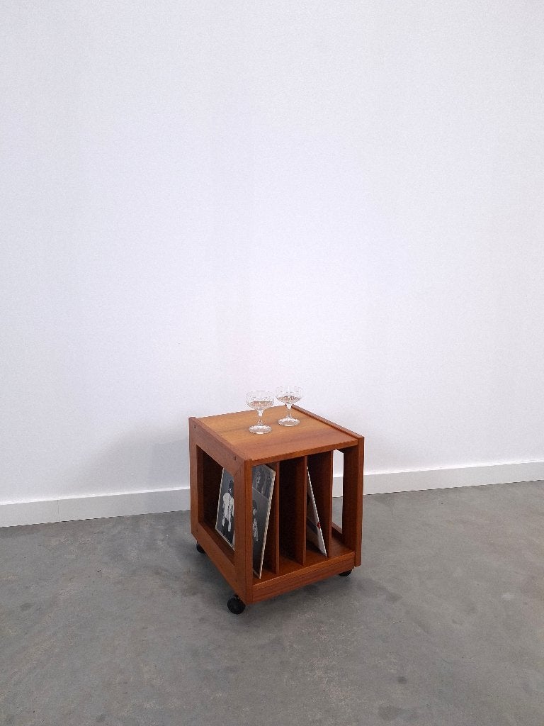 Teak LP kast op wielen, bijzettafel, nachtkastje, kast 1, Ophalen of Verzenden, Gebruikt