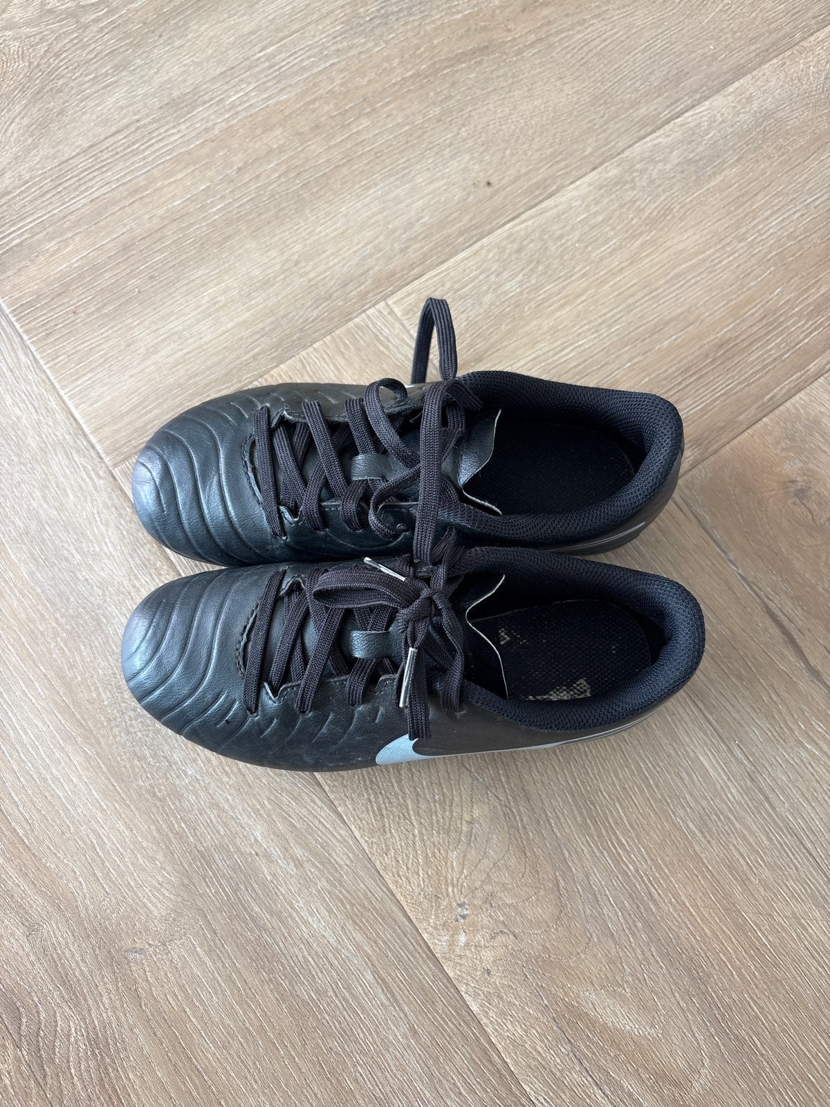 Nike JR Legend 10 club FG/MG voetbalschoenen maat 32, Sport en Fitness, Ophalen, Gebruikt, Schoenen