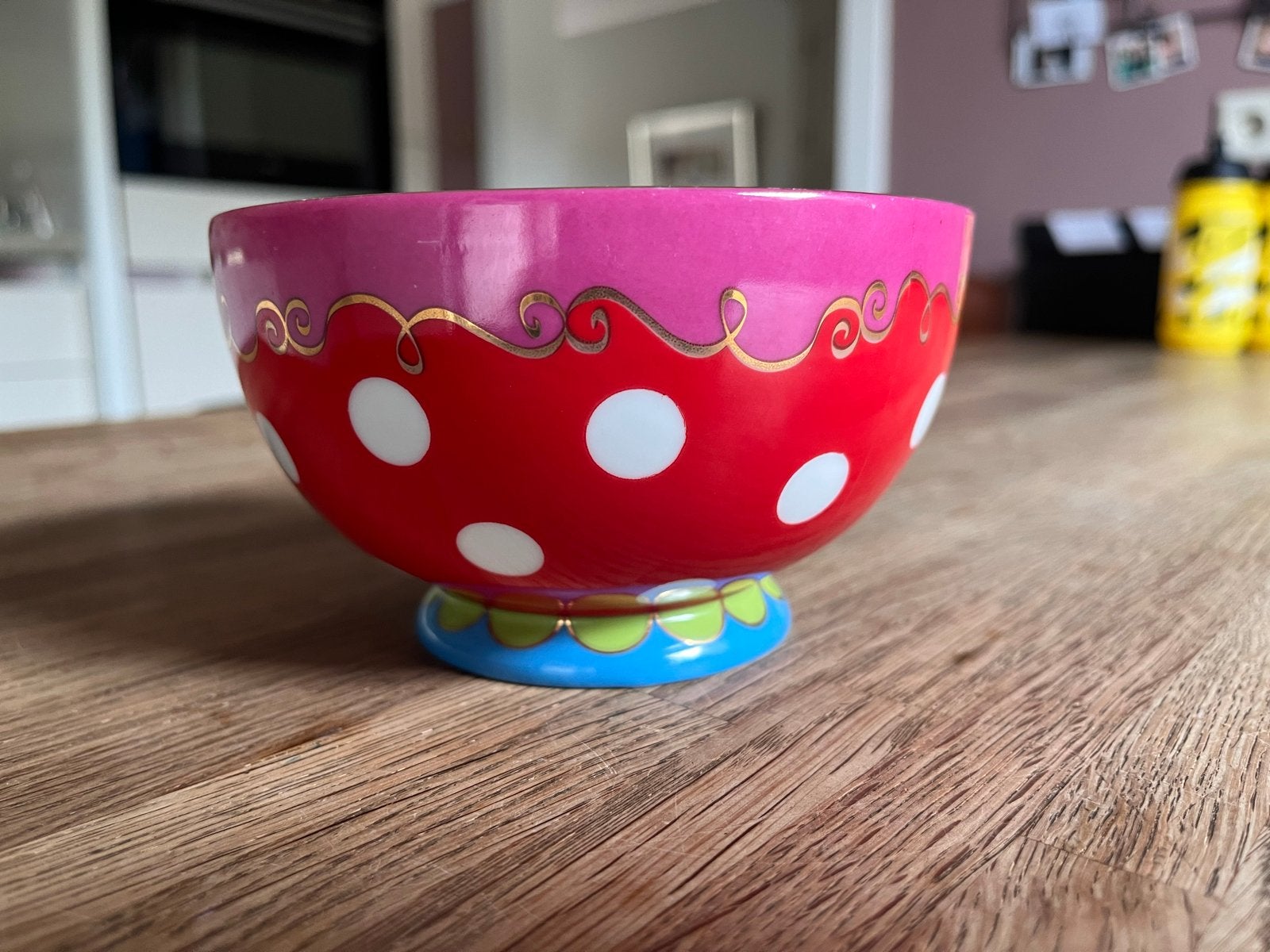 Oilily schaaltje ism Douwe Egberts - Diameter 12 cm, Porselein of Keramiek, Schaal, Rond, Ophalen of Verzenden