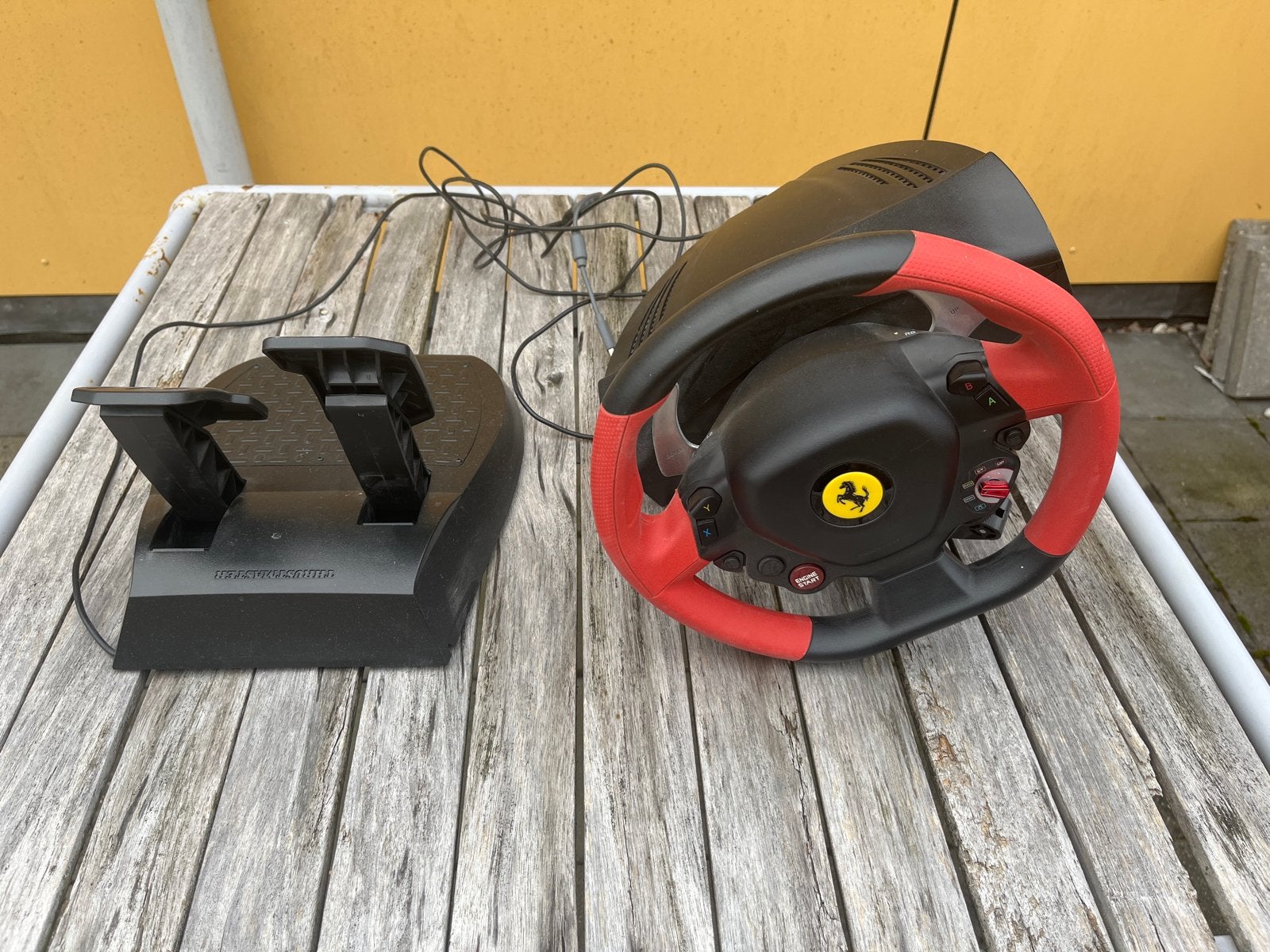 Thrustmaster Ferrari 458 Spider racestuur met pedalen, Ophalen of Verzenden, Overige merken, Gebruikt