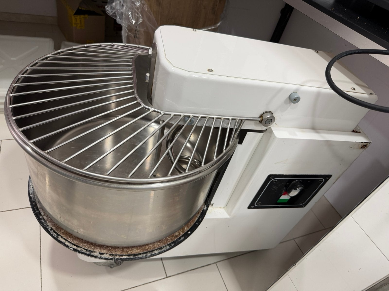 Professionele spiraalkneder/deegmachine te koop., Witgoed en Apparatuur, Keukenmixers, 4 liter of meer, Ophalen, Zo goed als nieuw