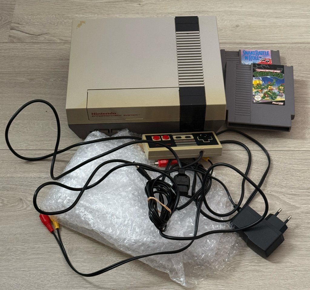 Nintendo NES Console, controller, kabels, games | Werkend, Ophalen of Verzenden, Gebruikt, Met 1 controller, Met games