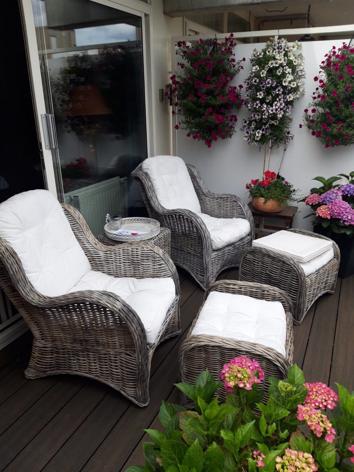 2 tuinstoelen + 2 hocker en tafeltje incl. kussens, Ophalen, Gebruikt, Hout