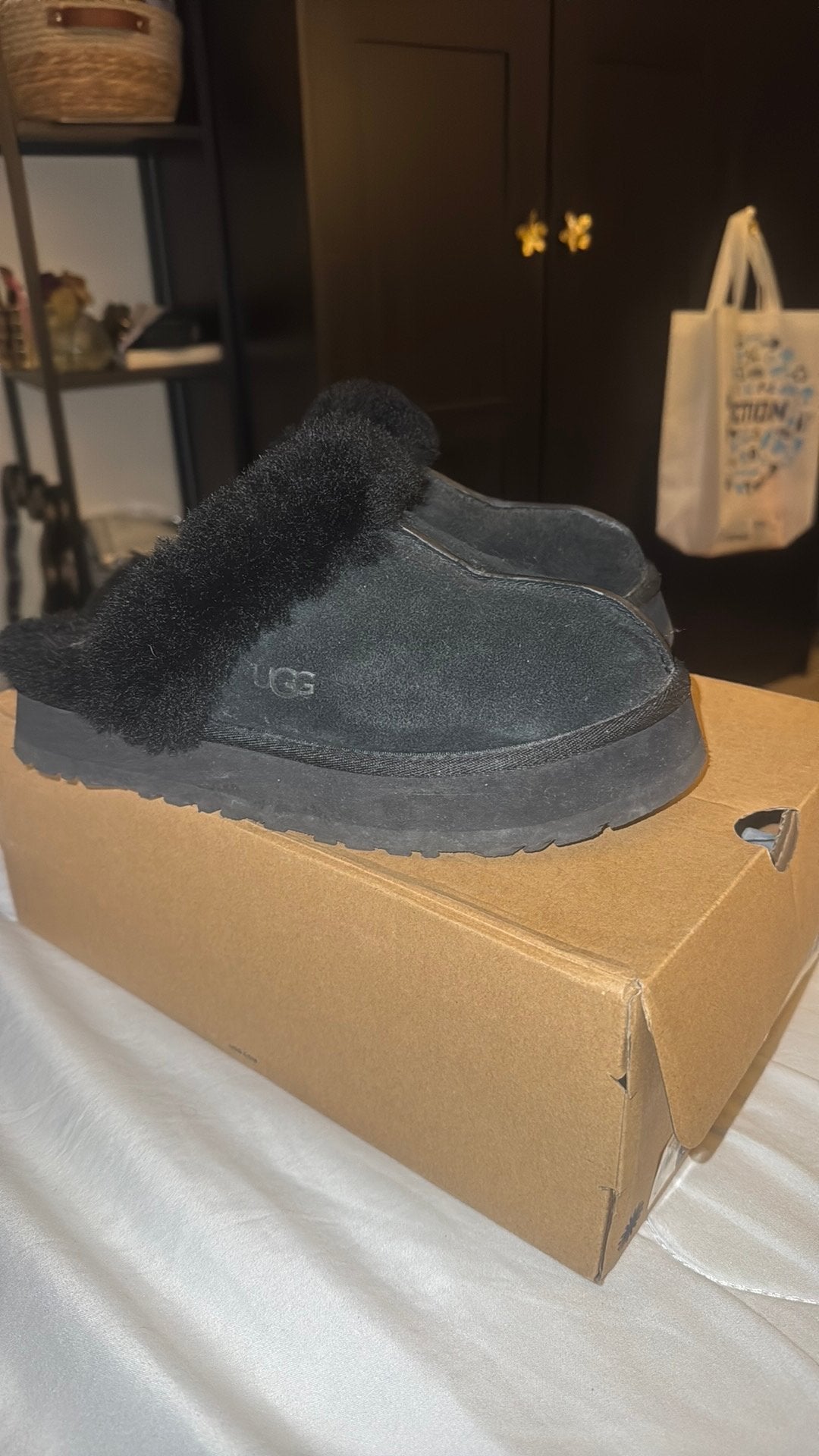 Uggs pantoffels/Clogs zwart, Ophalen of Verzenden, Zo goed als nieuw, Zwart, Pantoffels of Sloffen