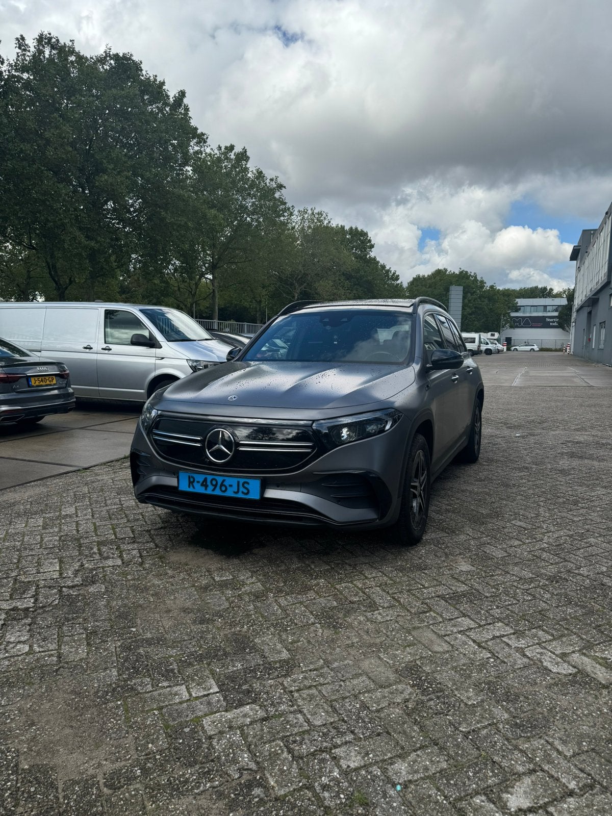 Mercedes-Benz EQB AMG 250 PANO190pk 2022 Grijs 7P TAXI KLAAR, Auto's, Zwart, Dealer onderhouden, Parkeerassistent, SUV of Terreinwagen