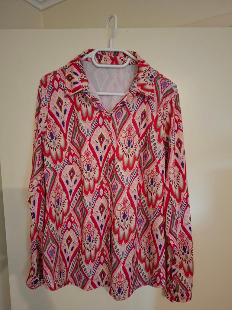 Dames blouse 2 stuks -gratis, Kleding | Dames, Blouses en Tunieken, Ophalen, Zo goed als nieuw, Maat 42/44 (L)