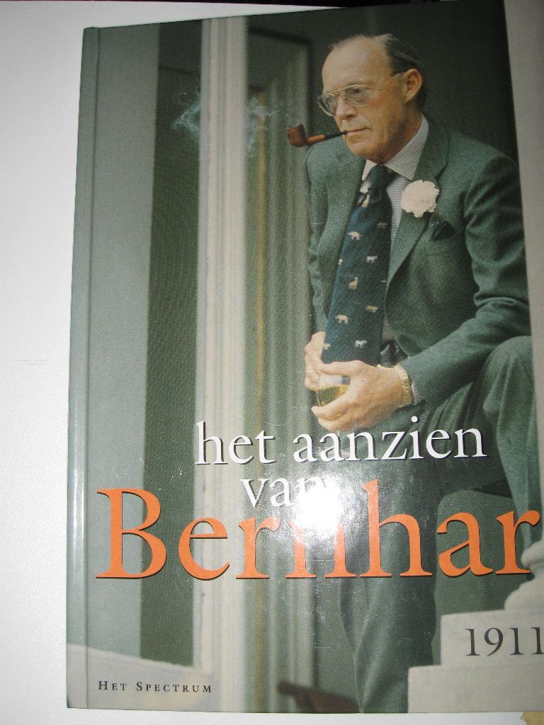Bernhard, Verzenden