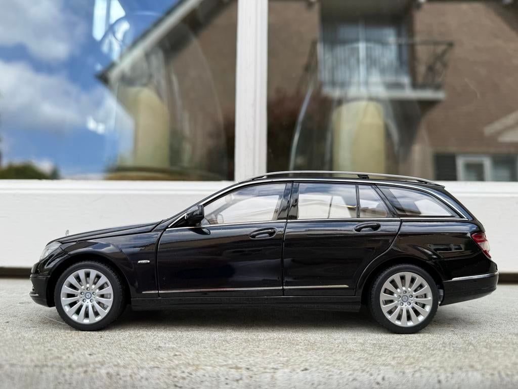1:18 Mercedes C-Klasse T-Modell Elegance S204 zwart Autoart, Hobby en Vrije tijd, Modelauto's | 1:18, Auto, Autoart, Ophalen of Verzenden