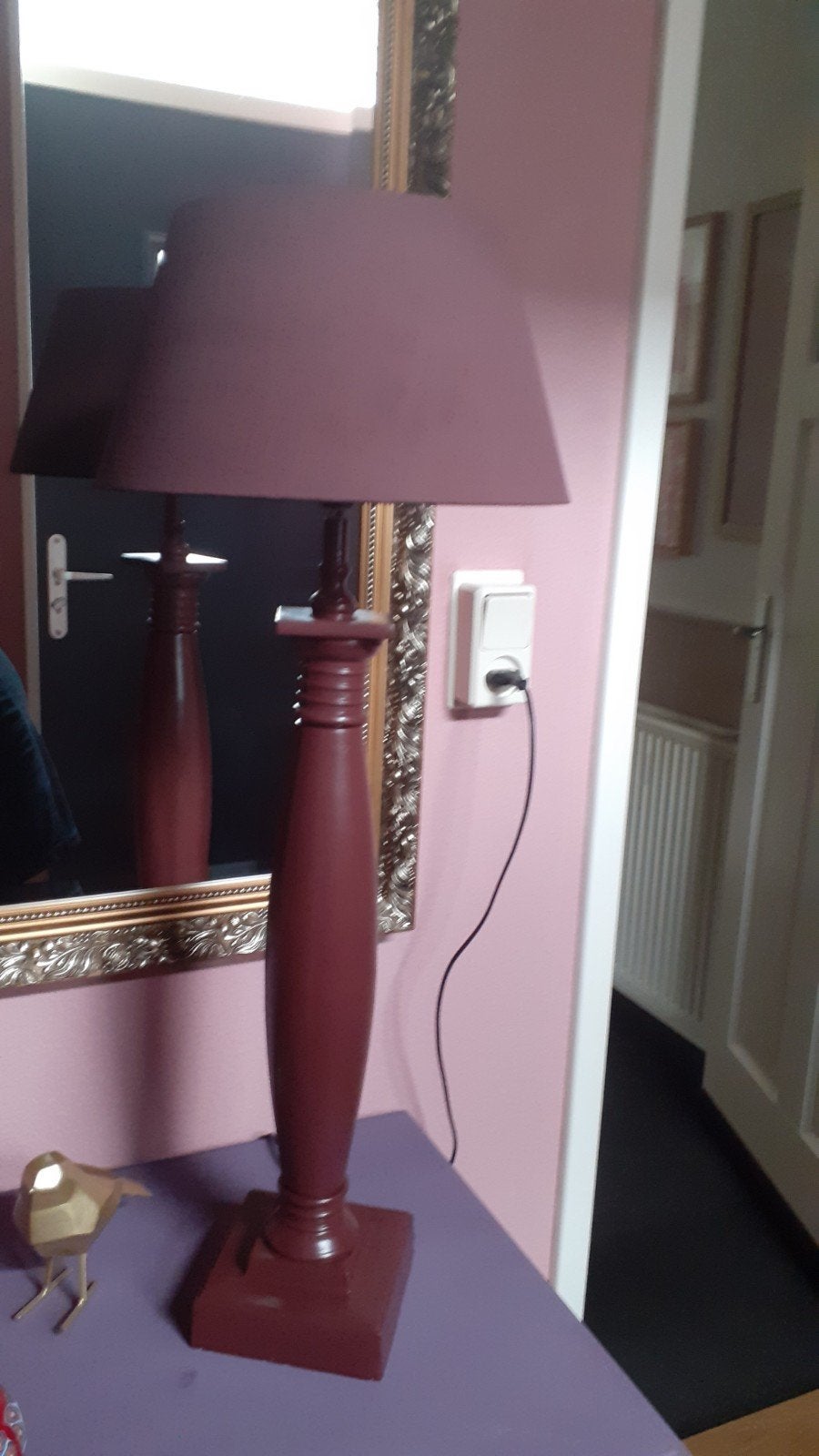 Gerestylde Vensterbanklamp/ Tafellamp Bordeaux kleur., Ophalen, Gebruikt, Paars, Met kap