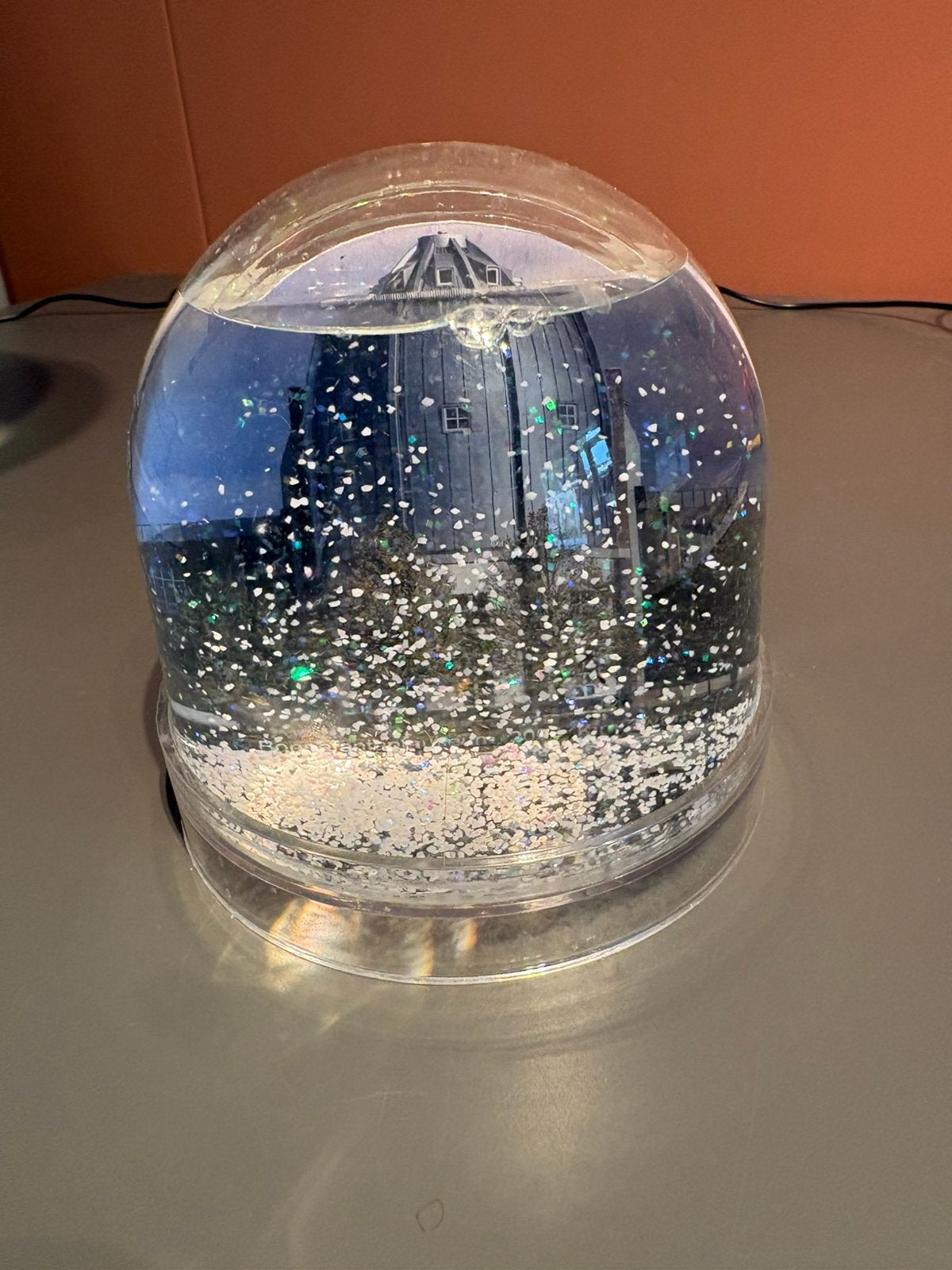 Bonnefanten Maastricht sneeuwbol museum souvenir   Decoratie, Verzenden, Zo goed als nieuw
