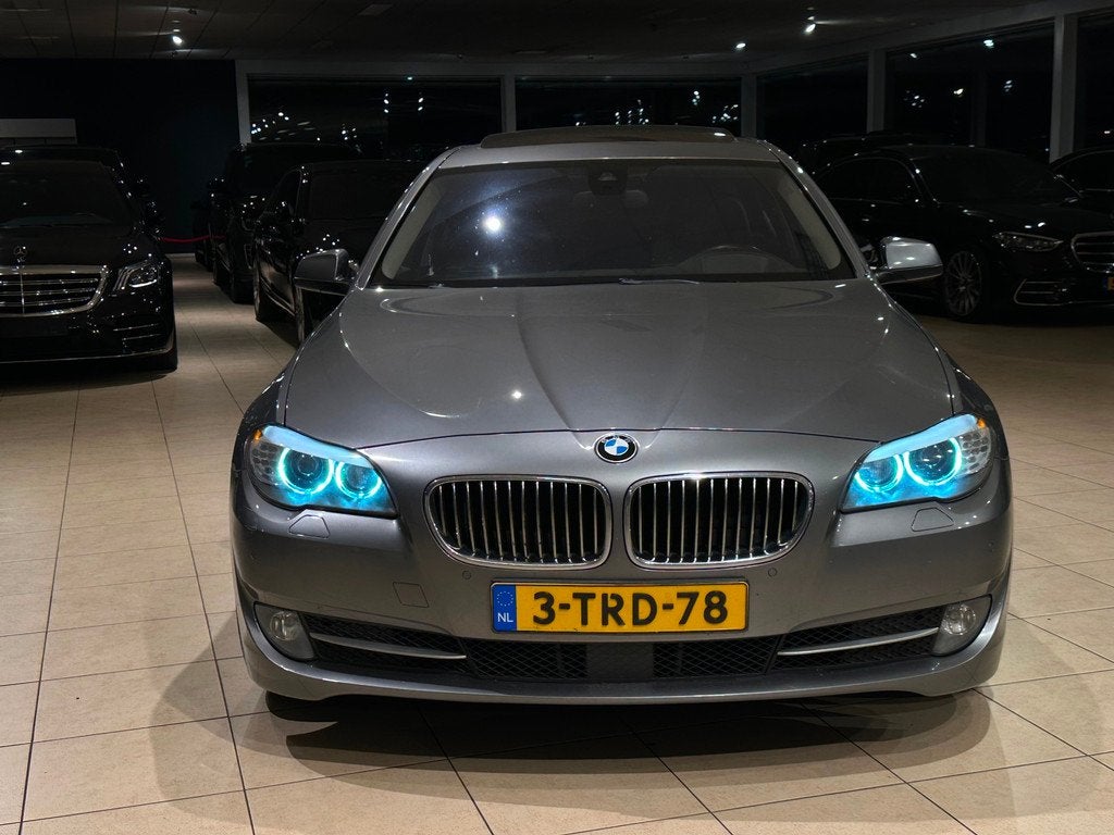 BMW 5-serie 530d|HUD|ACC|TREKHAAK|OPENDAK|SOFTCLOSE|BOMVOL, Euro 5, Achterwielaandrijving, Gebruikt, 1670 kg