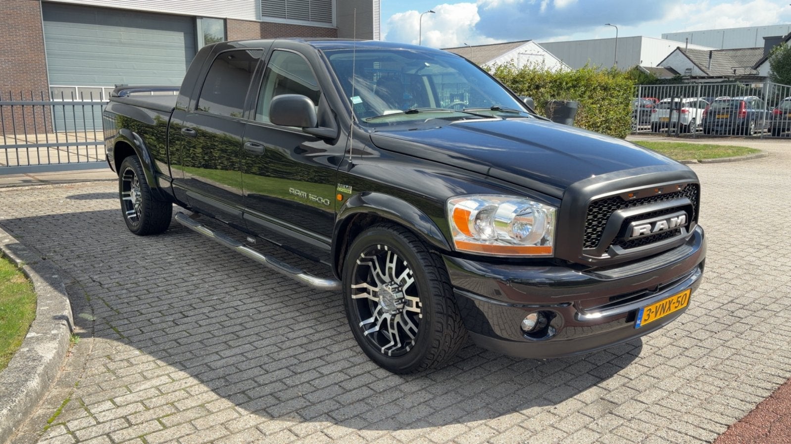 Dodge ram 1500 mega cab (Grijs kenteken), Automaat, Achterwielaandrijving, 8 cilinders, 5654 cc