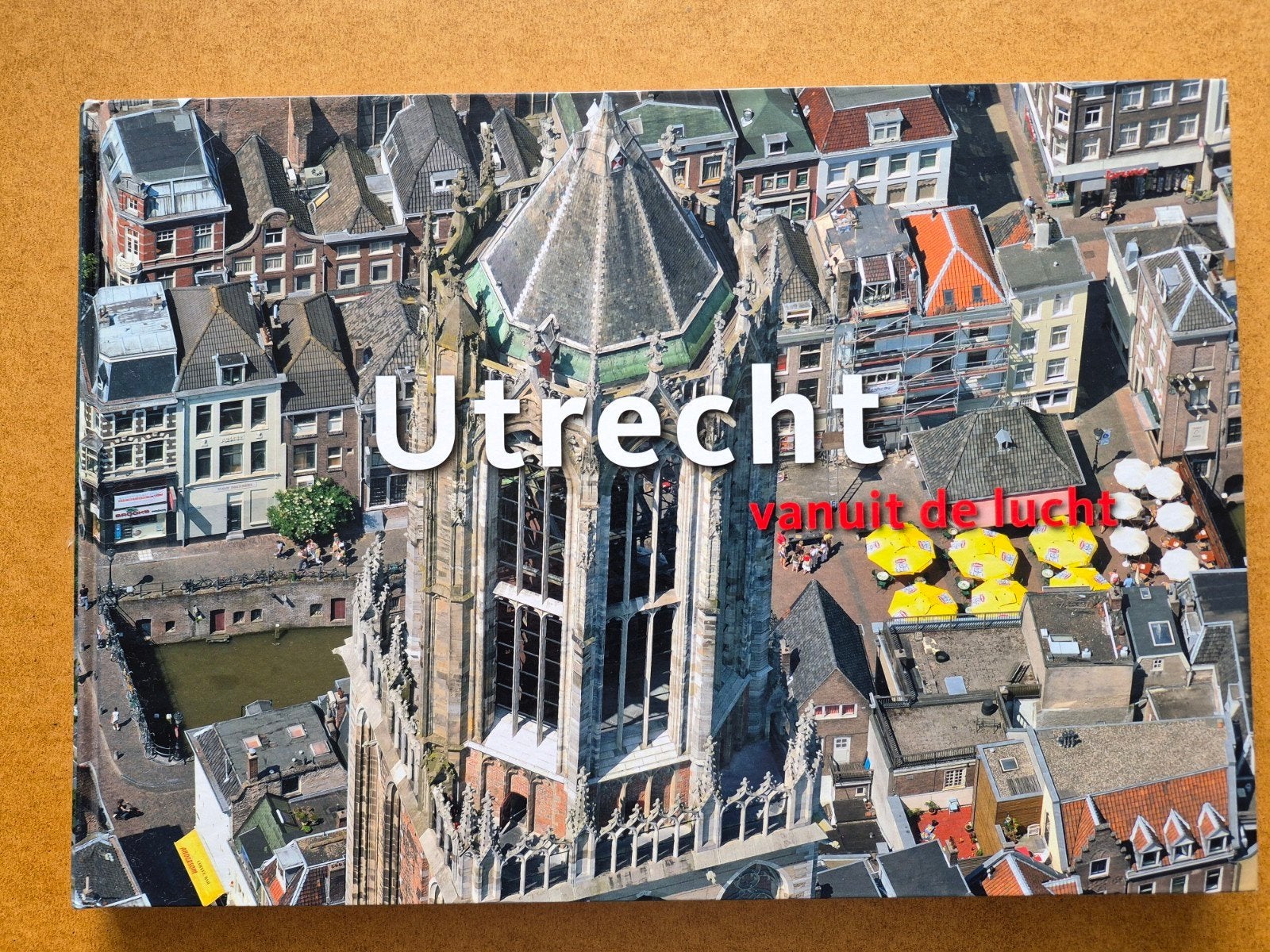 K. Visser - Utrecht vanuit de lucht, Boeken, K. Visser, Ophalen of Verzenden, Zo goed als nieuw, Overige onderwerpen