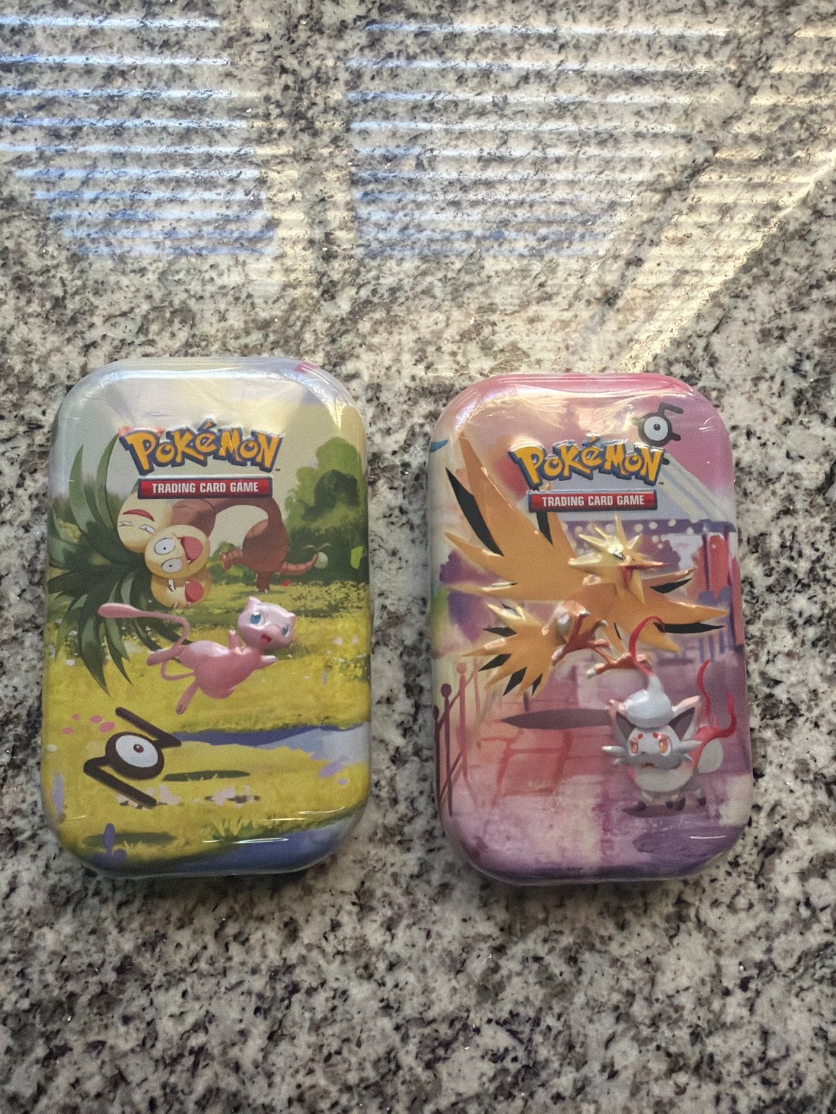 Pokémon TCG Mini Tins - Mew & Zapdos (2 stuks), Ophalen of Verzenden, Nieuw, Booster