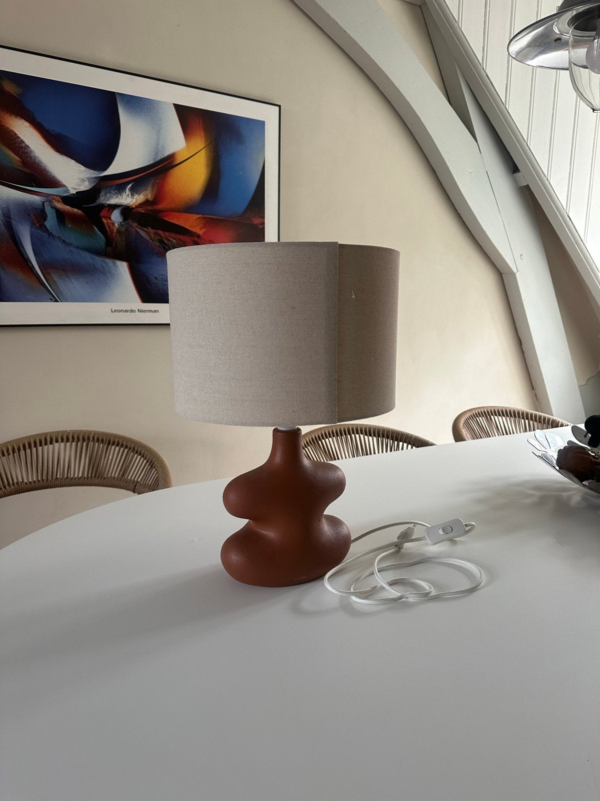SKLUM Moderne tafellamp met organische vorm en linnen kap, Huis en Inrichting, Lampen | Tafellampen, Ophalen, Met schakelaar, Modern