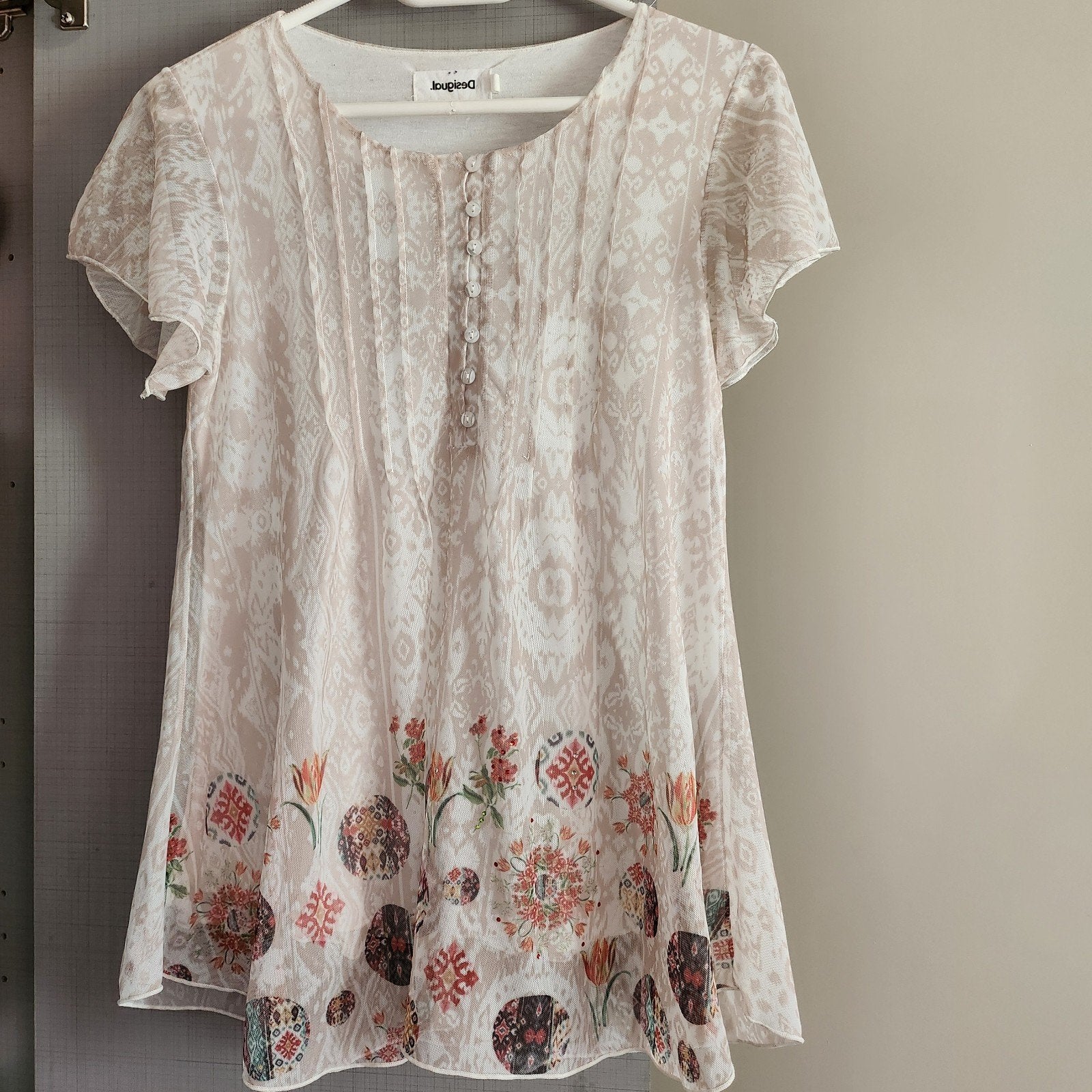 Desigual zomerse top wit/beige ruches mouwen XS, Wit, Ophalen of Verzenden, Zo goed als nieuw, Korte mouw