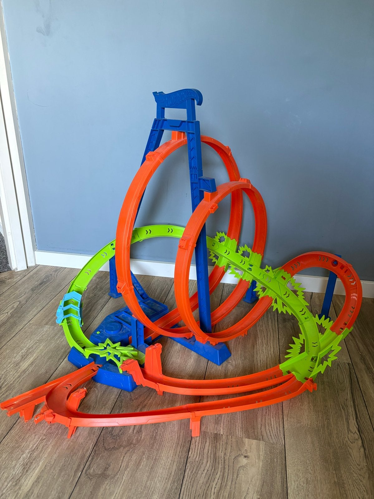 Hot Wheels Racebaan met Looping - Zo goed als nieuw, Kinderen en Baby's, Speelgoed | Racebanen, Racebaan, Ophalen of Verzenden