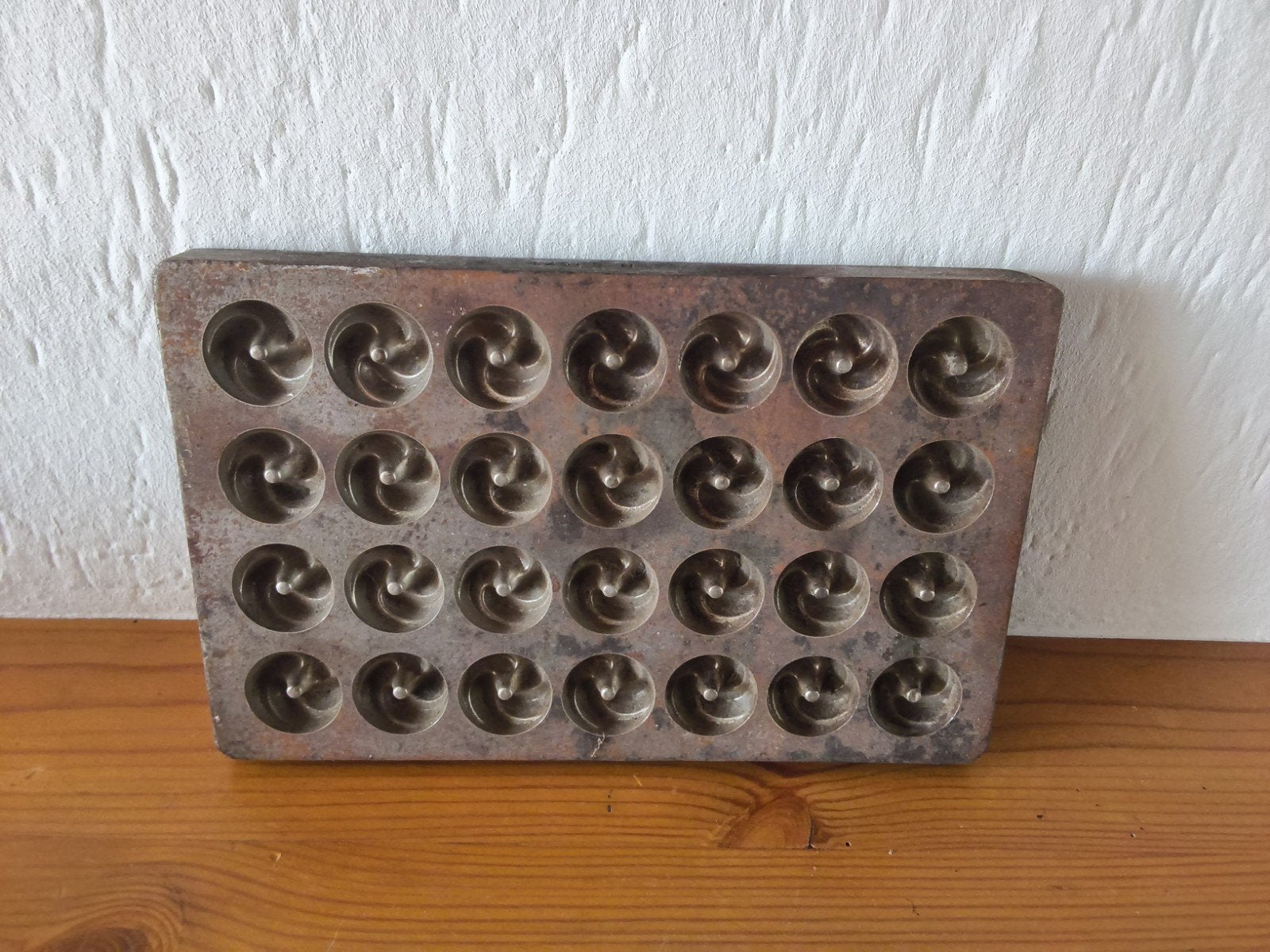 Antieke gietijzeren bakvorm voor 24 kleine gebakjes, Antiek en Kunst, Ophalen of Verzenden