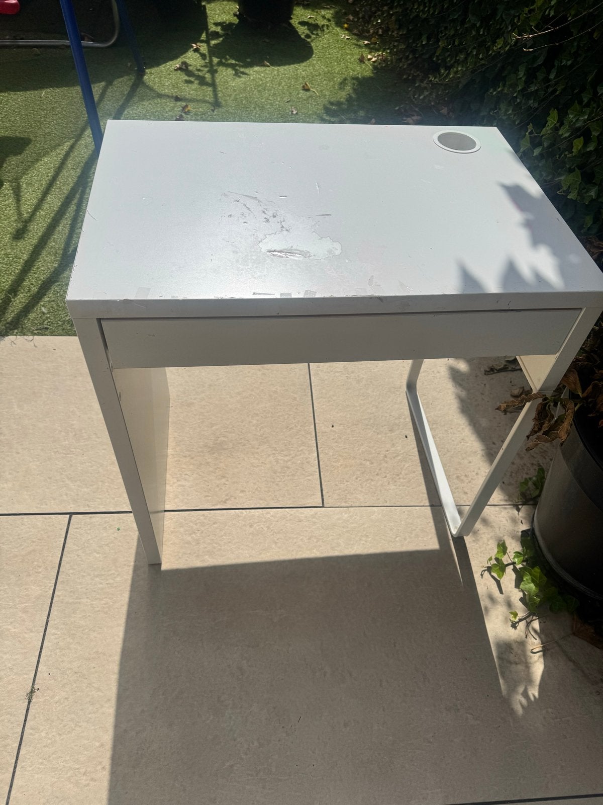 IKEA Micke bureau wit met lade GRATIS AF TE HALEN, Ophalen, Gebruikt, Met lades, Spaanplaat of MDF