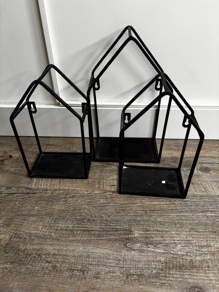 3 stalen zwarte huisjes plankjes voor aan de muur, Huis en Inrichting, Woonaccessoires | Overige, Ophalen, Gebruikt, Zwart, Metaal