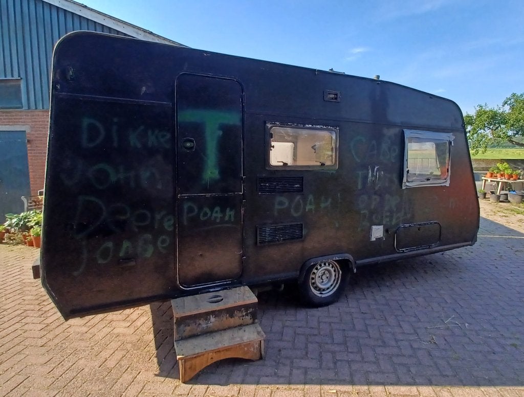Zwarte Cross / festival / keet caravan, Drie personen of meer
