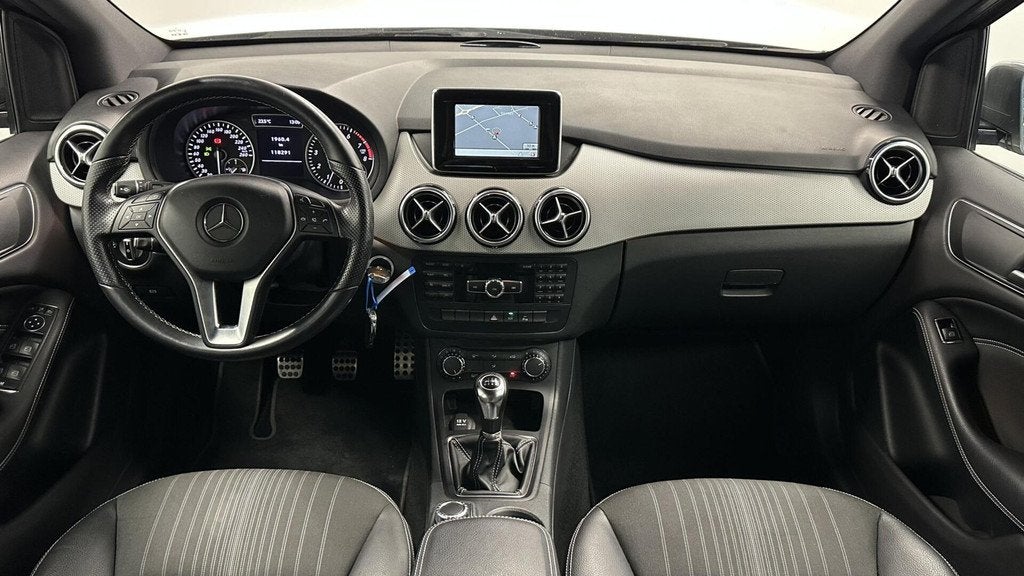 Mercedes B-klasse 180 Ambition NAVIGATIE CRUISE LM., Auto's, Voorwielaandrijving, Gebruikt, 4 cilinders, Met garantie (alle)