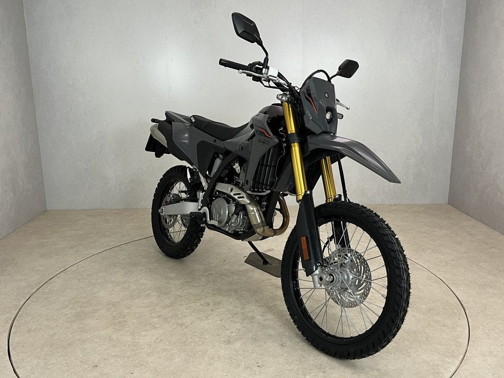 Suzuki DR-Z4S (bj 2026), Motoren, Motoren | Suzuki, Suzuki B.V. Nimag, Lange Dreef 12
4131 NH  VIANEN, Bedrijf, Klantenservice@suzuki.nl