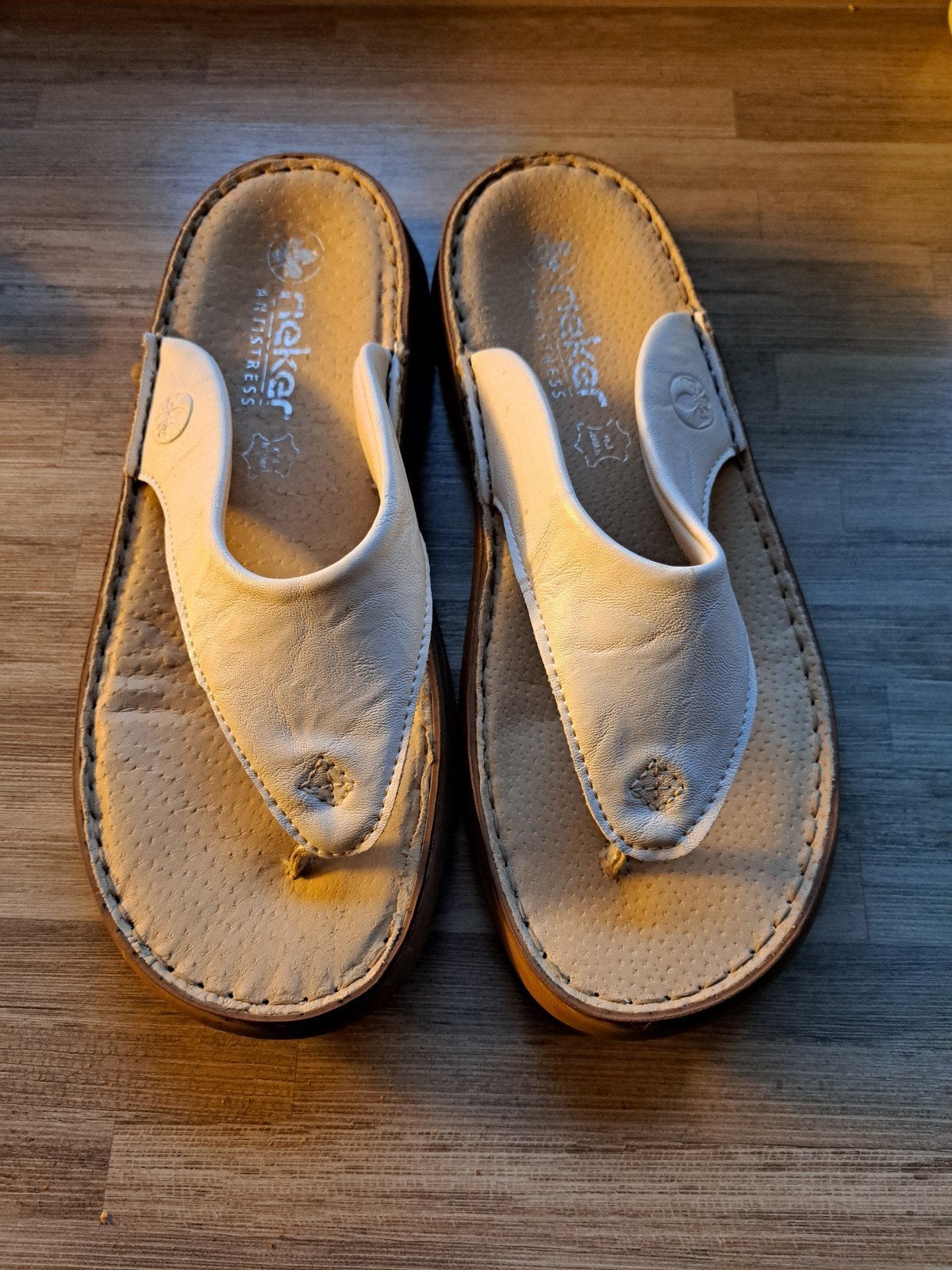 Rieker Antistress Slippers Maat 41 - Zo goed als nieuw, Slippers, Wit, Ophalen of Verzenden, Zo goed als nieuw