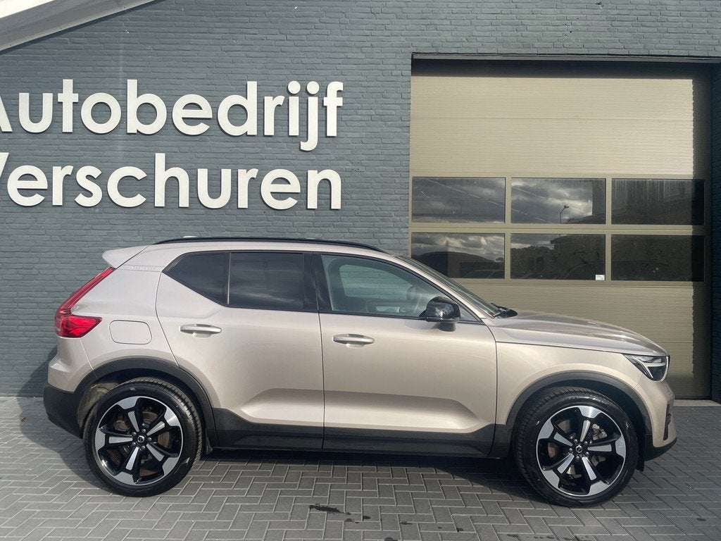 Volvo XC40 1.5 T4 Plug-in hybrid Plus dark pano stoelverwarm, Auto's, Volvo, Lichtsensor, Stof, Plug-in hybride, Bedrijf