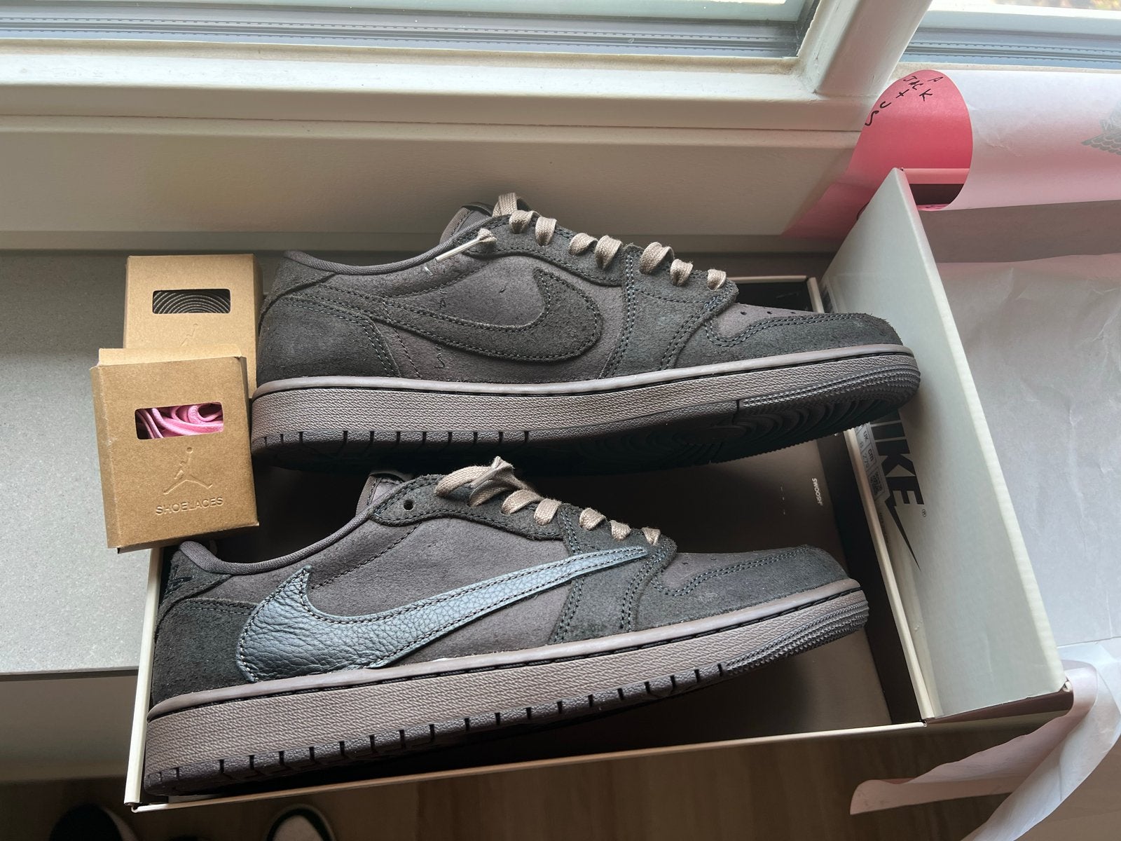 Nike Air Jordan 1 Low Travis Scott velvet brown 42,5, Kleding | Heren, Schoenen, Ophalen of Verzenden, Nieuw, Bruin, Sneakers of Gympen