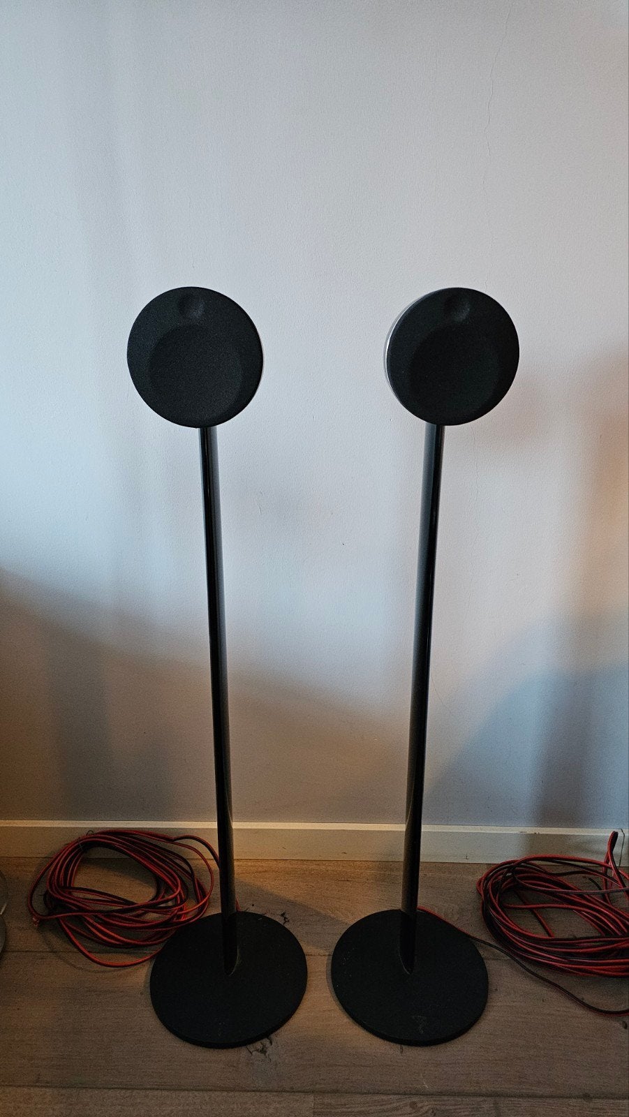 Focal Dome Flax op stands, Inclusief kabels, Zo goed als nieuw, 60 tot 120 watt, Ophalen