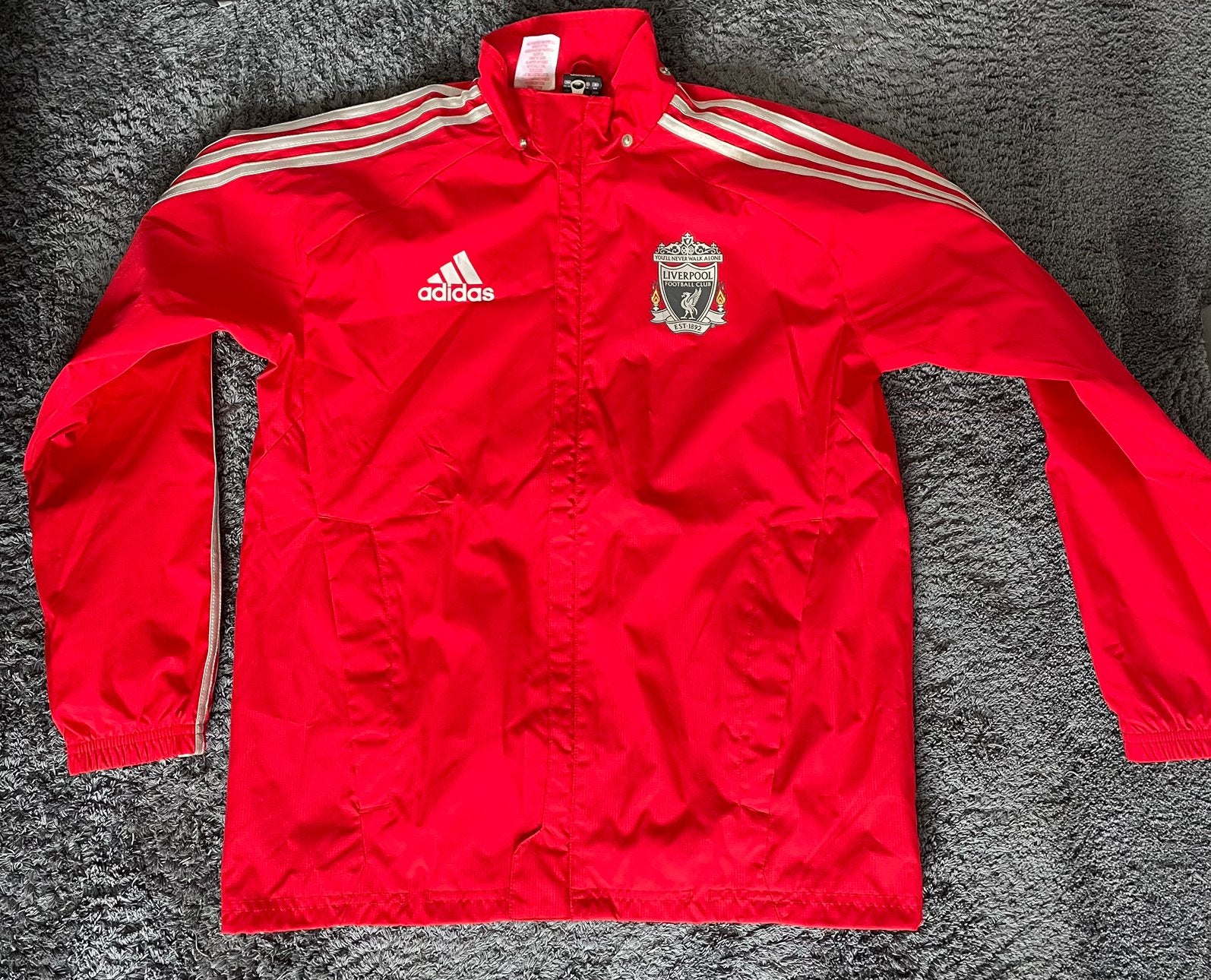 Liverpool jas maat 164, Sport en Fitness, Voetbal, Maat XS of kleiner, Verzenden, Zo goed als nieuw, Overige typen