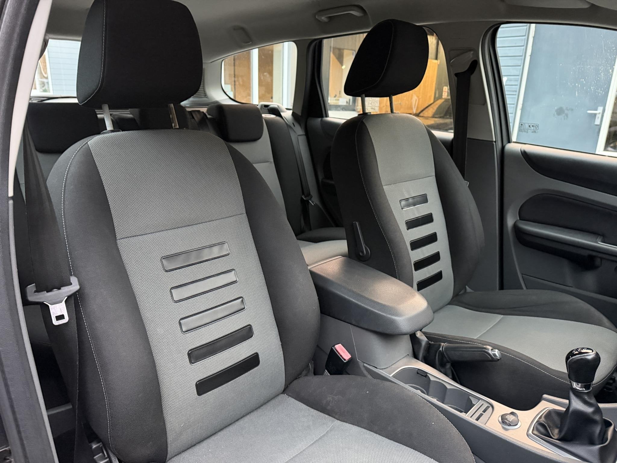 Foto 14 van Ford Focus Wagon 1.6 Comfort | Airco | Cruise Control | LMV