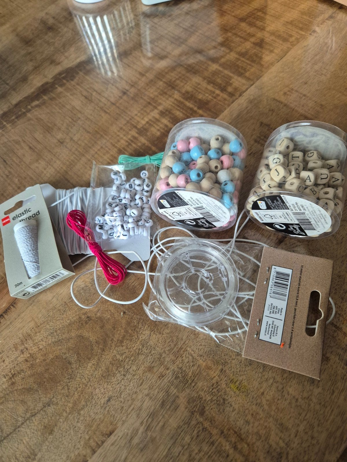Kralen en elastisch draad voor sieraden maken, Ophalen of Verzenden
