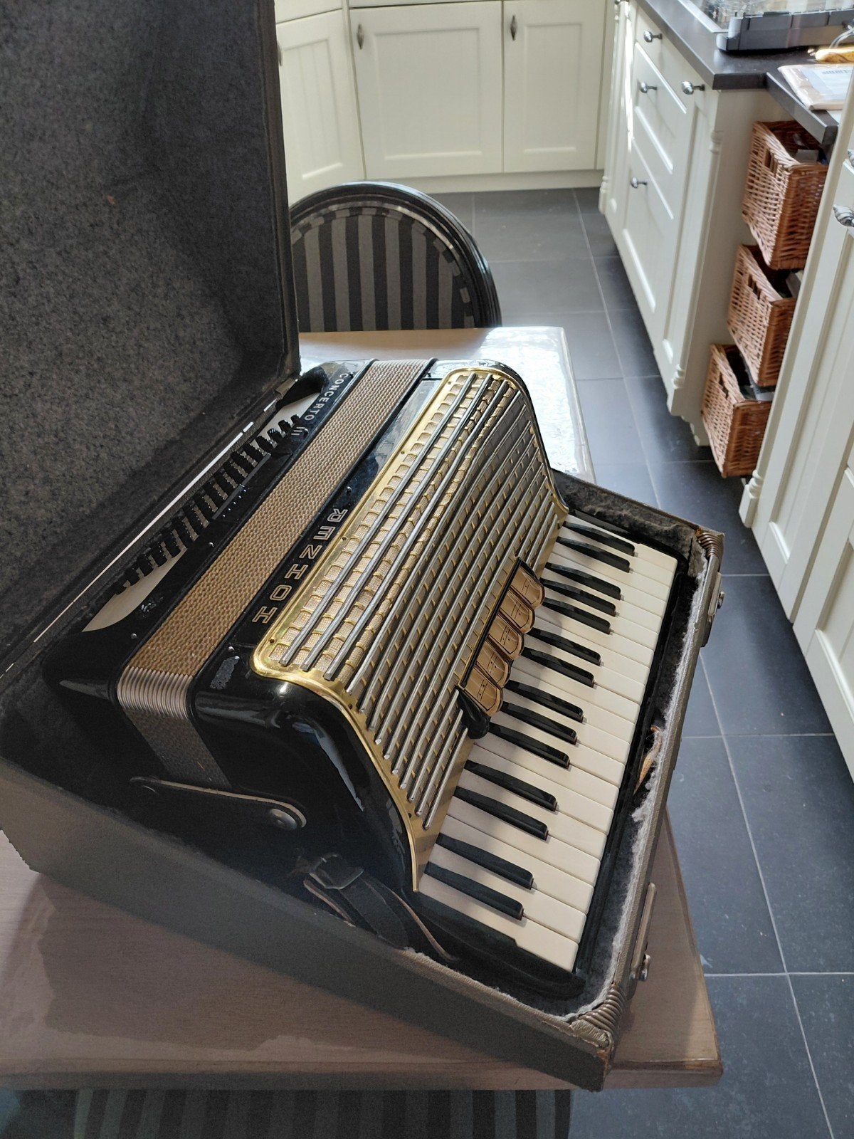 accordeon merk hohner concerto nr 3, Ophalen, Gebruikt, Hohner, Met koffer