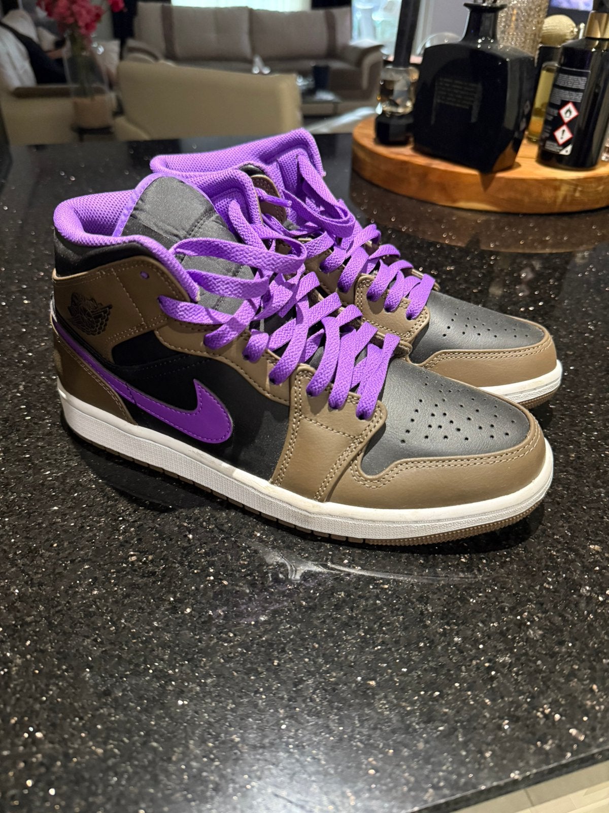 Air jordan 1 Mid Palomino maat 42.5 (NIEUW), Kleding | Heren, Schoenen, Ophalen of Verzenden, Nieuw, Bruin, Sneakers of Gympen