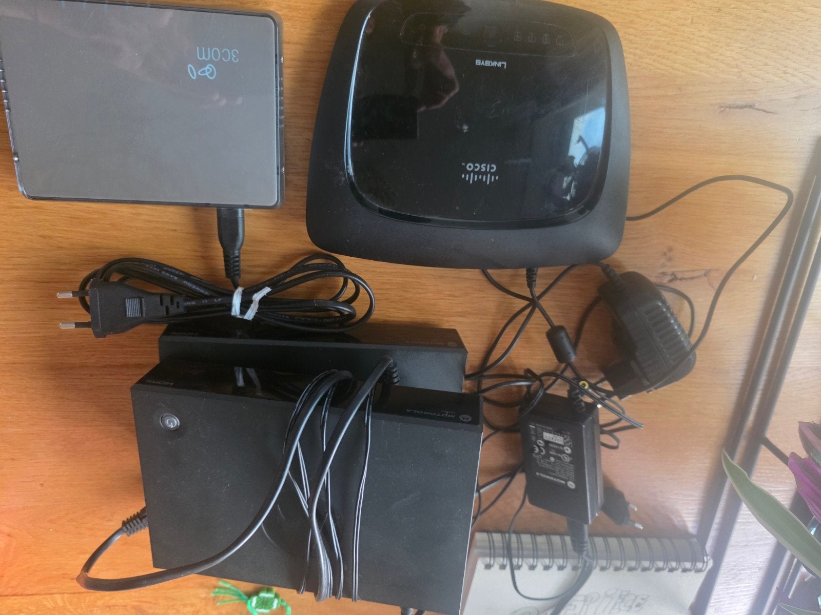 Linksys Cisco Router, 3Com Switch en Motorola VIP1853, Ophalen of Verzenden, Gebruikt, Router, Linksys, 3Com, Motorola