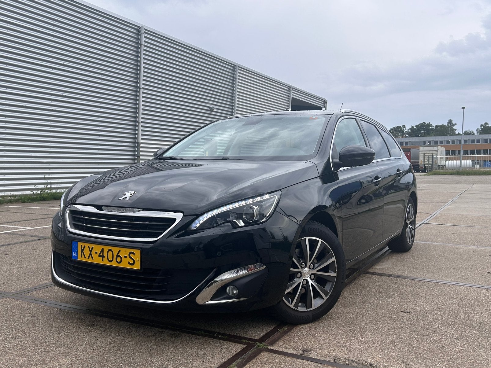 Peugeot 308 1.2 E-thp 130pk 2017 Zwart, Auto's, Peugeot, Voorwielaandrijving, 1199 cc, 1165 kg, Zwart