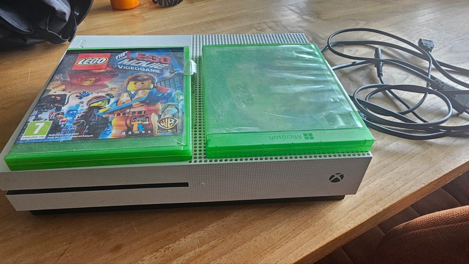 Xbox one S met twee spellen, kabels, Spelcomputers en Games, Ophalen, Xbox One S, Zonder controller, 500 GB