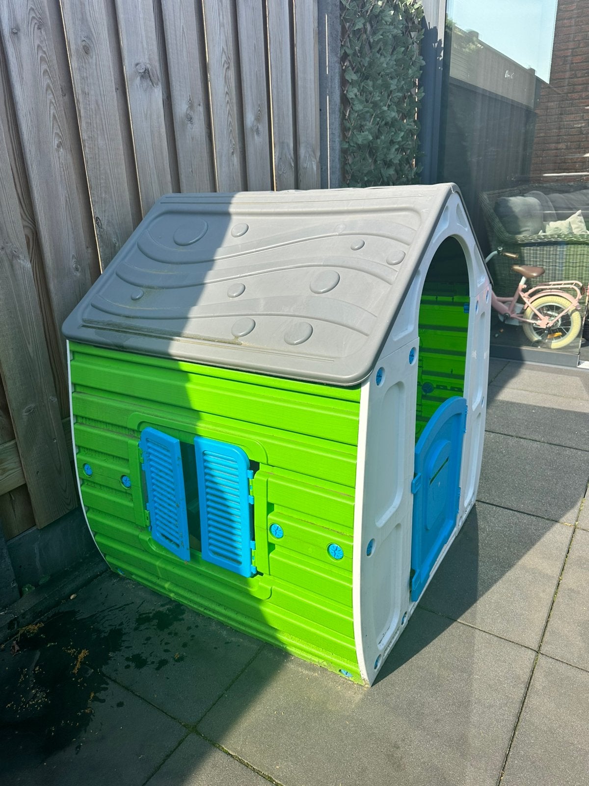 Buiten speelhuisje gratis afhalen, Ophalen, Zo goed als nieuw, Kunststof