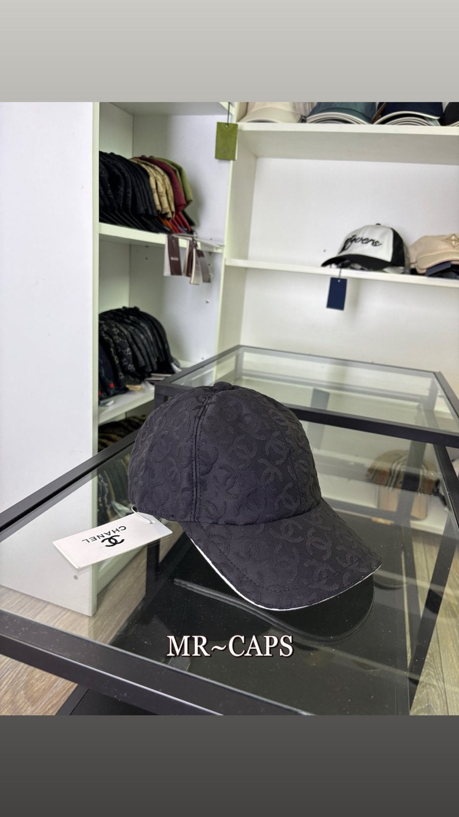 Stijlvolle petten van topmerken - Chanel, Prada, Burberry, Kleding | Dames, Ophalen of Verzenden, Zo goed als nieuw, One size fits all