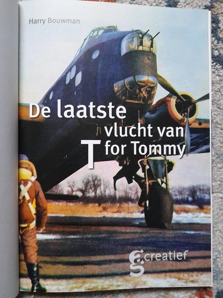 Boek T for Tommy, laatste vlucht. Crash in Gortel, gem. Epe, Verzamelen, Militaria | Tweede Wereldoorlog, Ophalen of Verzenden