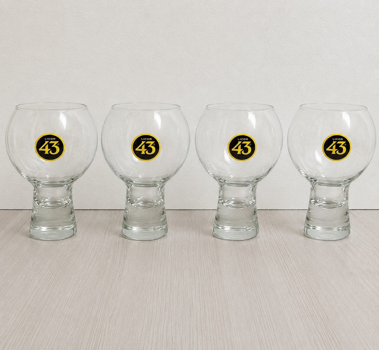 Set van 4 Licor 43 bolglazen, Verzamelen, Glas en Borrelglaasjes, Ophalen of Verzenden, Zo goed als nieuw, Overige typen