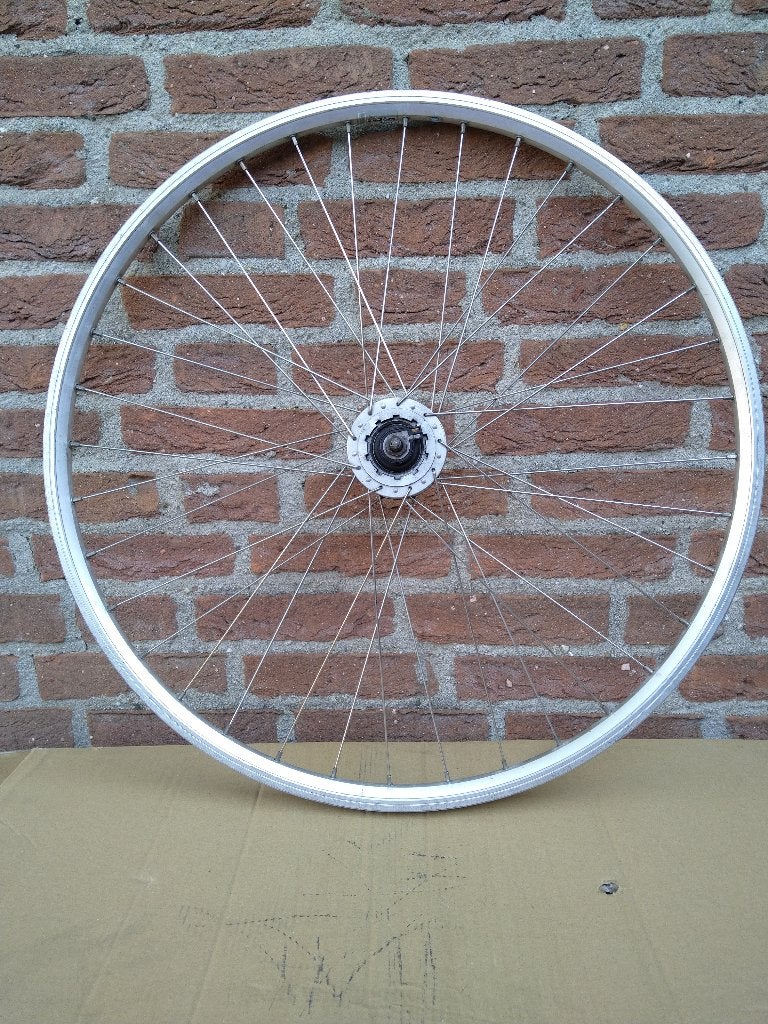Voorwiel met naafdynamo 28 inch €40,-, Fietsen en Brommers, Fietsonderdelen, Gebruikt, Ryde, Ophalen of Verzenden, Volgt