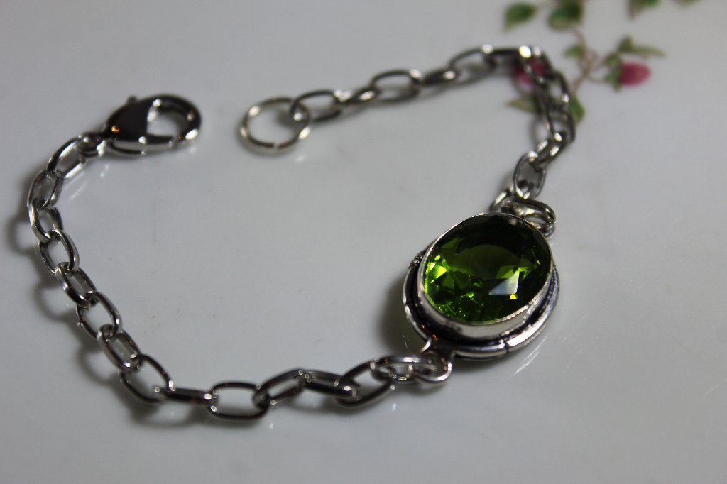 Peridoot armband met geslepen steen, Overige materialen, Nieuw, Ophalen of Verzenden, Met edelsteen