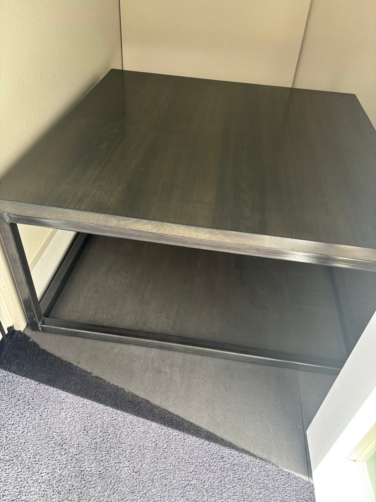Stijlvolle salontafel - Donker hout en metaal, Huis en Inrichting, Ophalen, Eikenhout, 50 tot 100 cm, Vierkant