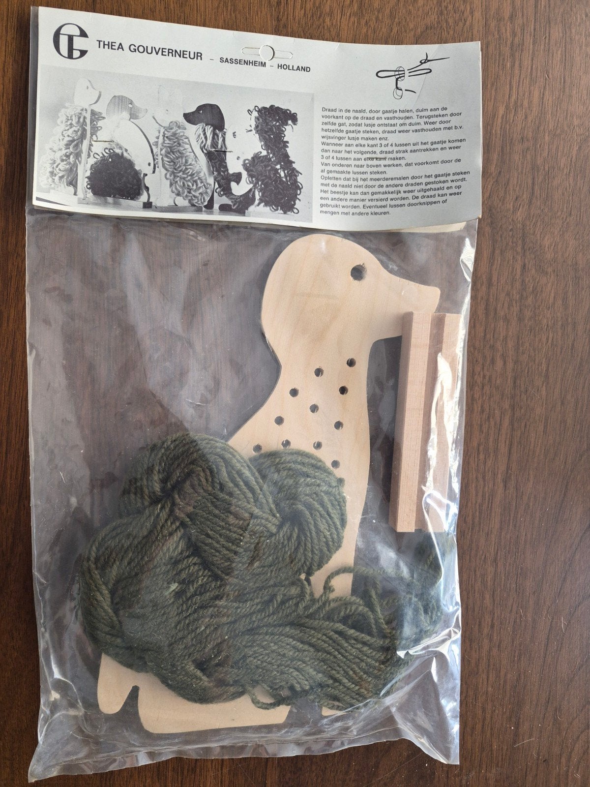 Thea Gouverneur handwerkkit: houten hond met mosgroene wol, Groen, Verzenden, Dieren, Nieuw