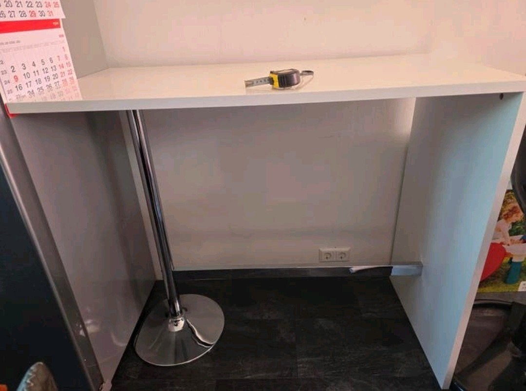 Witte bartafel met zilveren sierpoot te koop, Ophalen