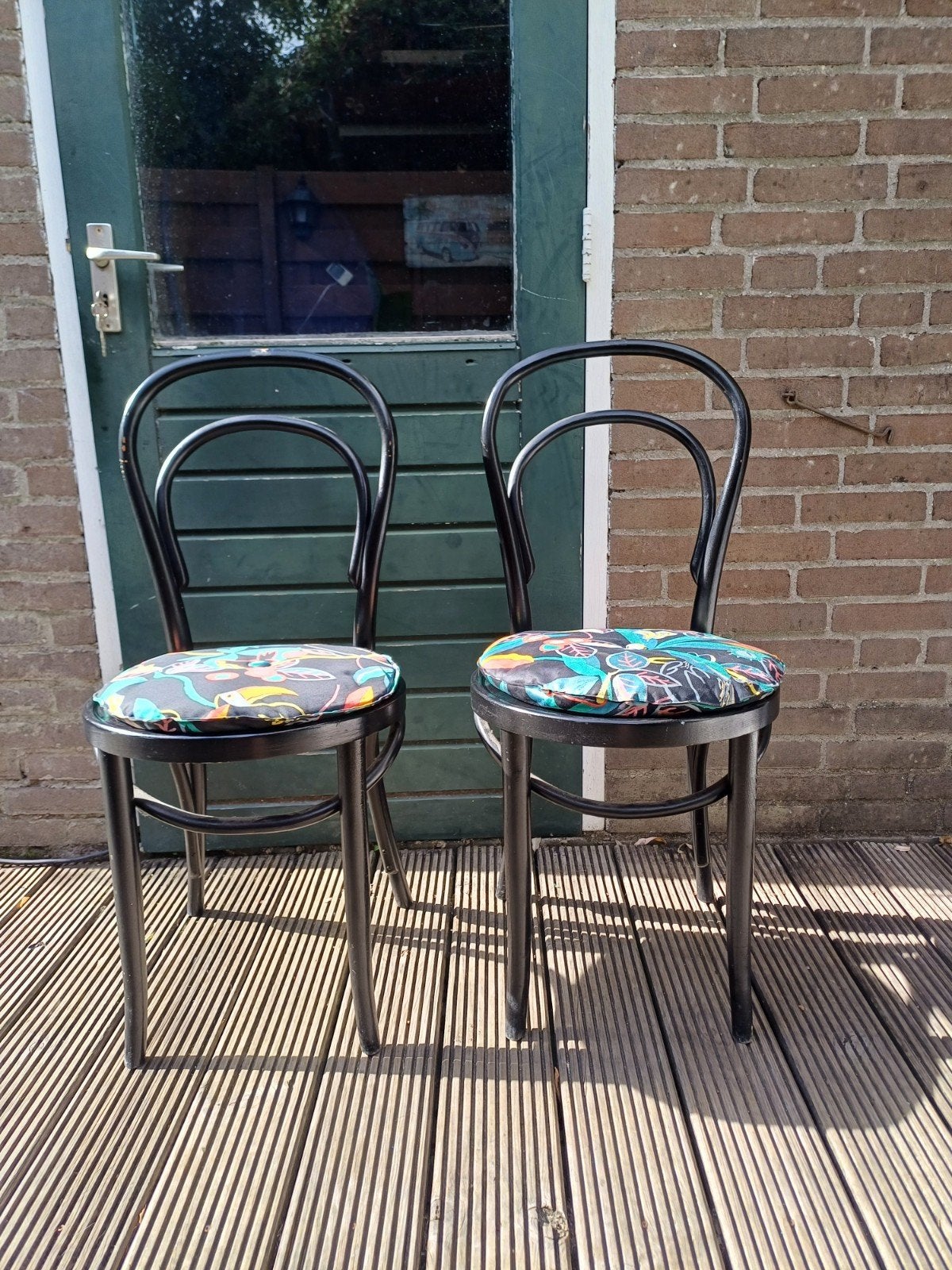 Set van 2 Thonet stoelen met vrolijke zitting, Ophalen
